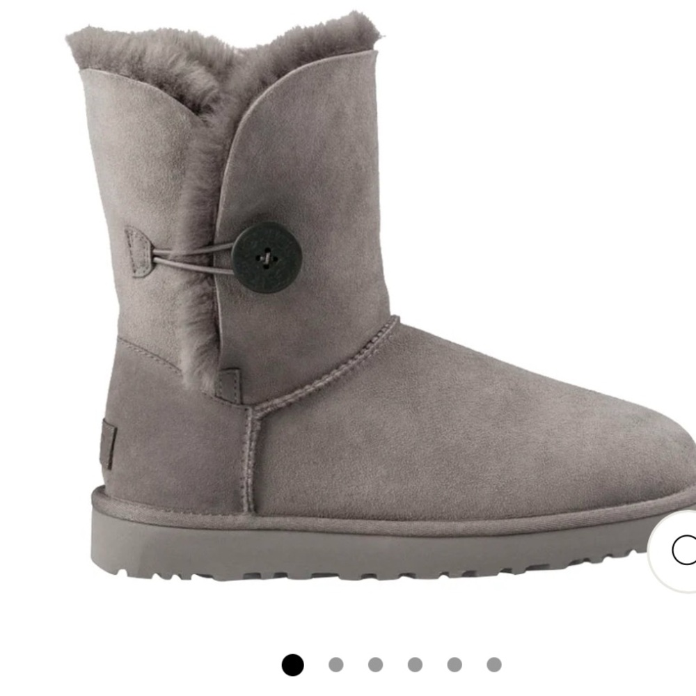 UGG Bailey Button in grey, size 8! Lots of life left!